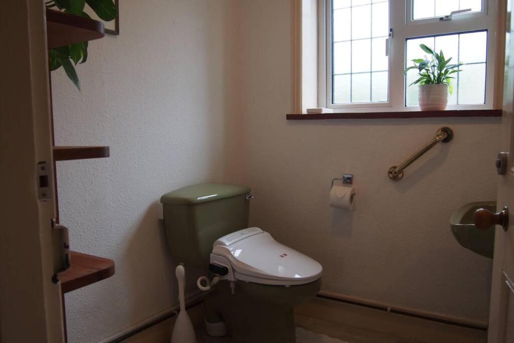 Hectors House Comfortable 4 Bed House In Mature Gardens Yelverton Exterior foto